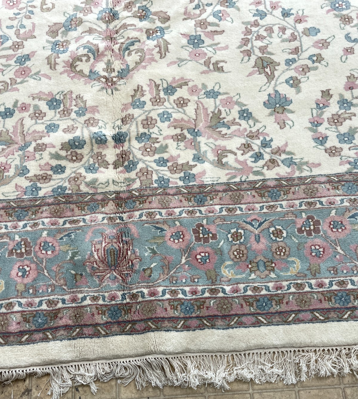 Hand-Woven Wool Area Rug w/ Floral Design, 10′ x 13.6′