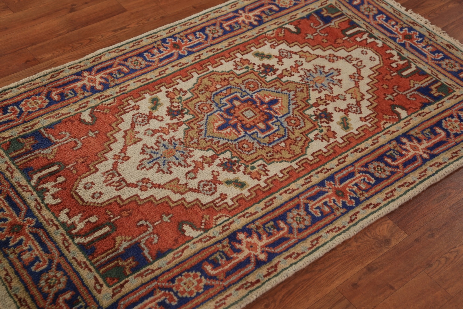Heriz Serapi Ivory Hand-Knotted Indian Carpet in Wool 5′ 1″ x 3′ 0″