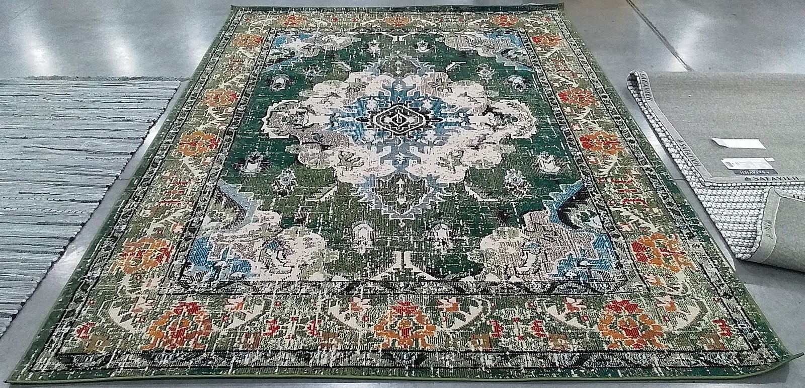 FTGREEN LBLUE 8′-0″ x 10′-0″ Back Stain Rug Reduced Price 1172793019 MNC243F-810