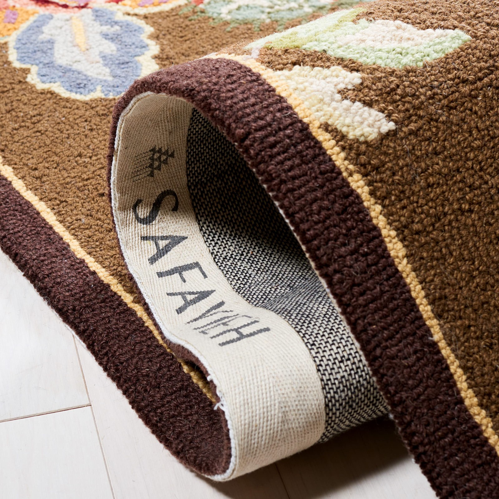 SAFAVIEH Chelsea Collection Accent Rug – 1’8″ x 2’6″, Brown, Hand-Hooked Fren…