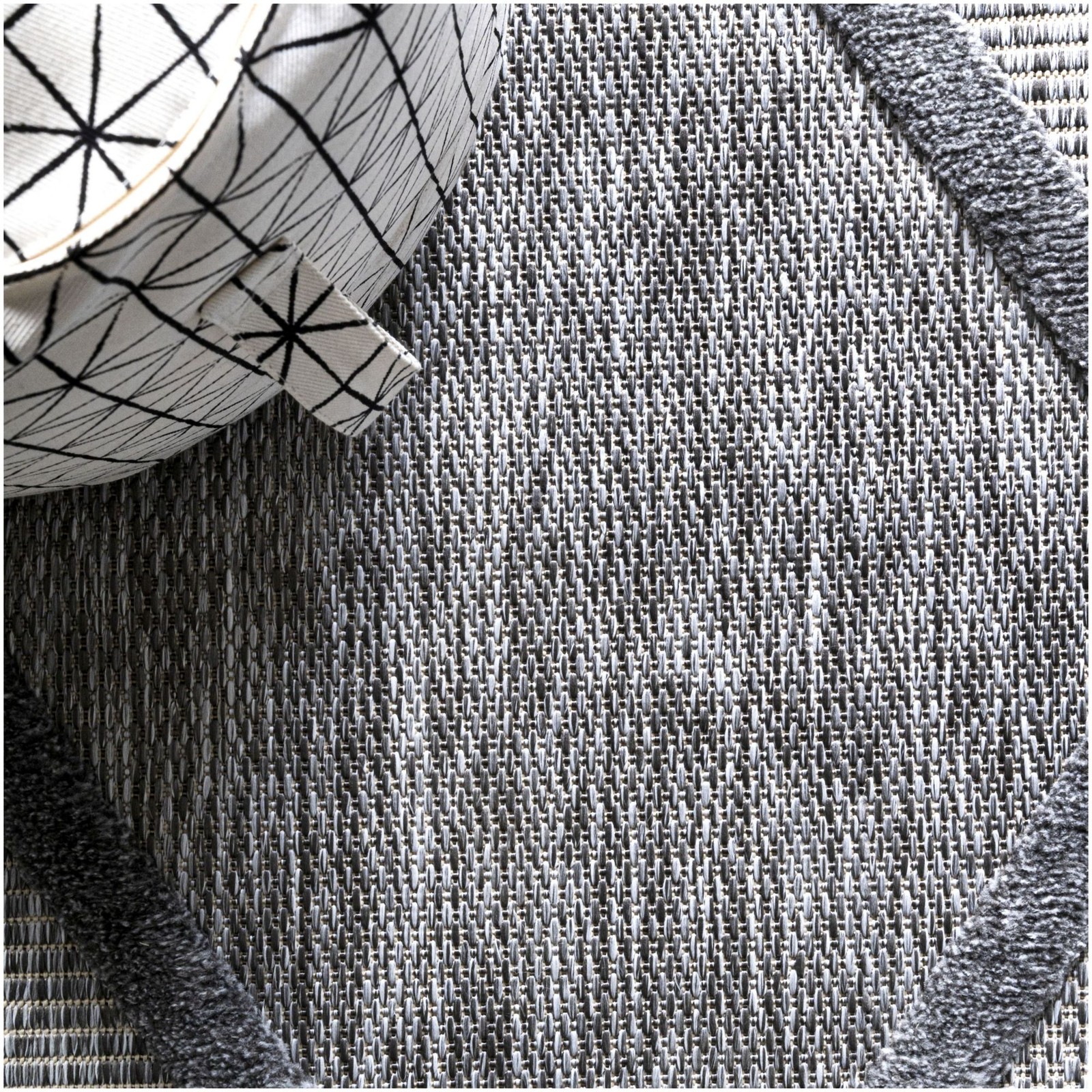 JONATHAN Y Lighting IBZ101A-28 Ibiza 2-1/4′ x 8′ Polypropylene – Grey