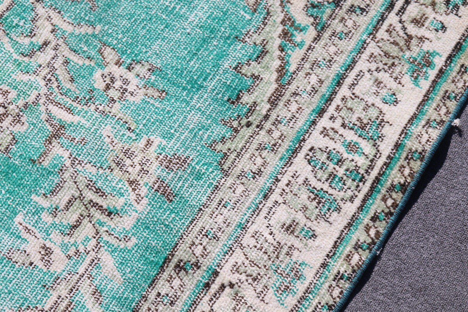 Vintage Turkish Rug 5×8,3 ft (152×253 cm), Blue White Camouflage Rug