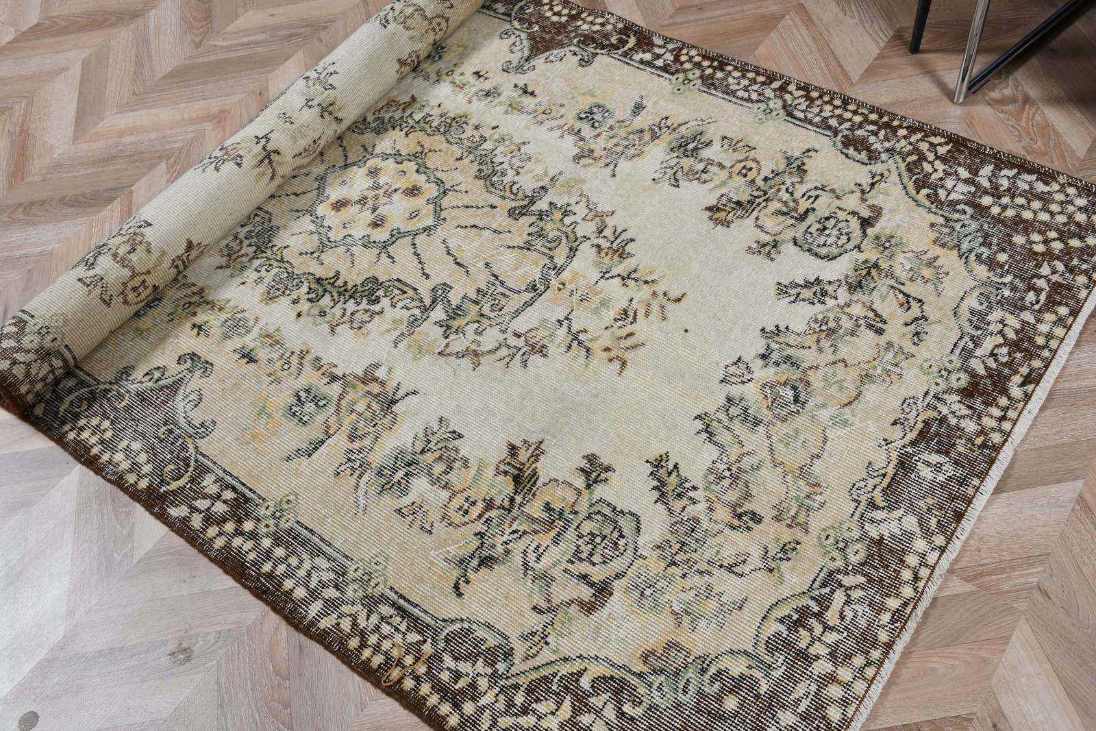 Vintage Turkish Rug 4×6,6 ft (122×201 cm), Brown Oriental Wool Rug