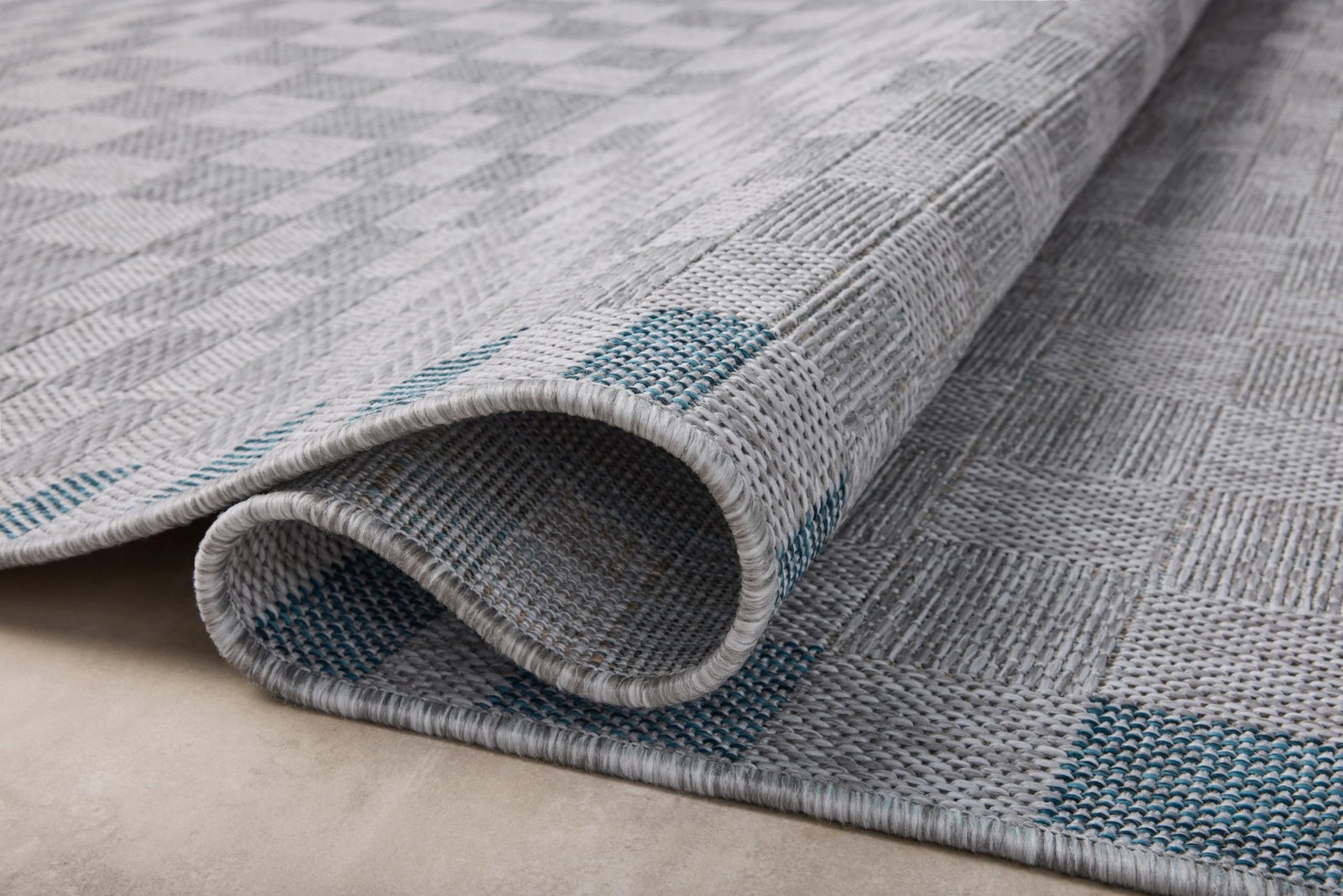 Loloi TOP-07 Silver/Blue 2′-3″ x 3′-9″ Indoor/Outdoor Area Rug