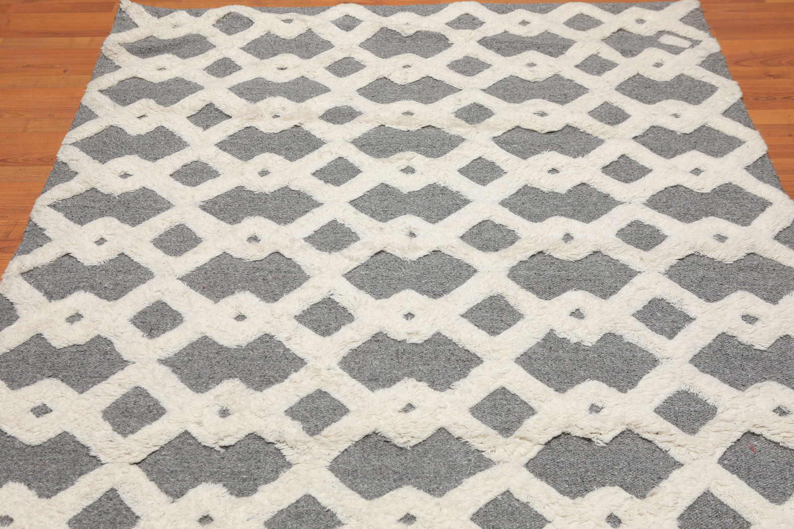 5’3″ x 7’5″ Handmade 100% Wool High Low Pile Area Rug Contemporary Gray
