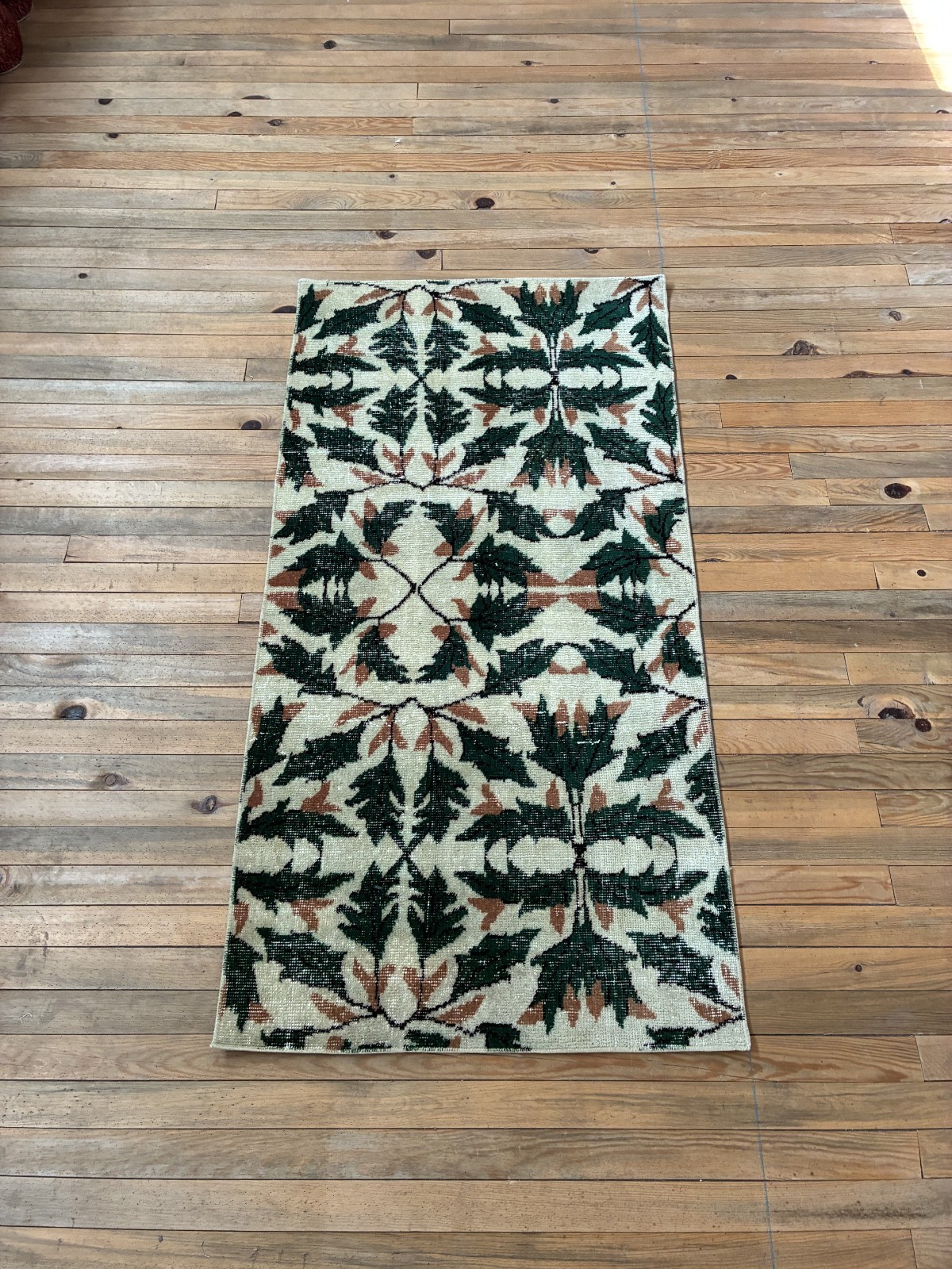 Organic Modern Botanical Leaf Rug 2×5 Forest Green Cream Wool Accent Mat