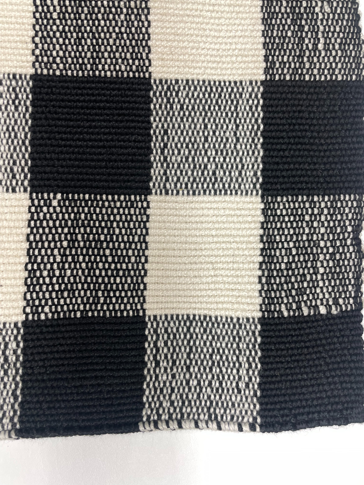 Mainstays Approx 24×36 Black & White Outdoor Layering Rug Chindi Woven PET Plaid