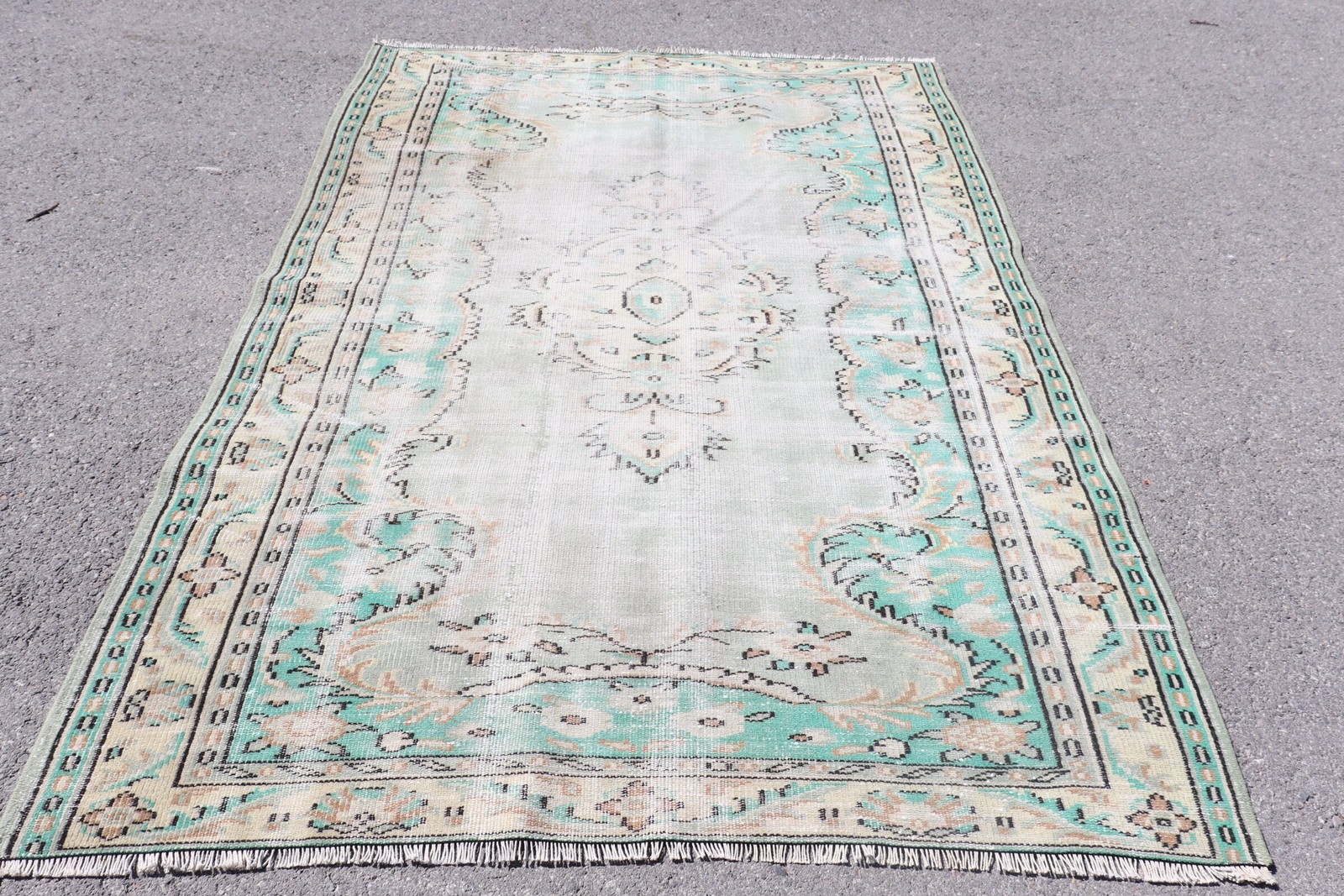 Vintage Rug Rug 5,4×8 ft, Green White Animal Print Wool Turkish Rug
