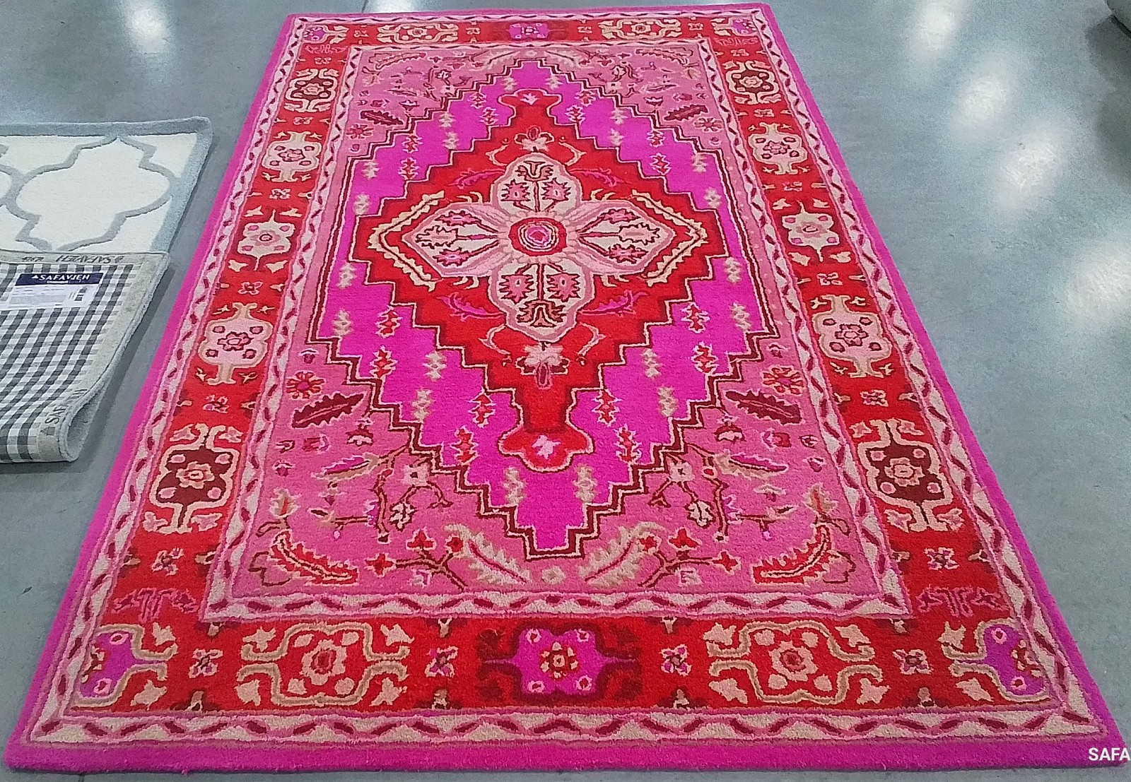 RED / PINK 5′-0″ x 8′-0″ Flaw in Rug, Reduced Price 1172802369 BLG545B-5
