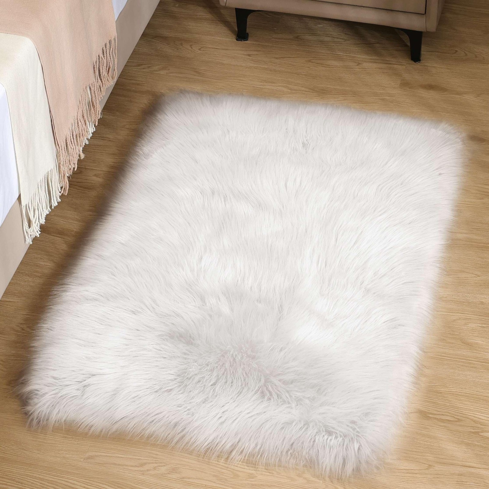Goolela White Fluffy Faux Fur Rug for Bedroom Faux Sheepskin Rug 2×3 White Fu…