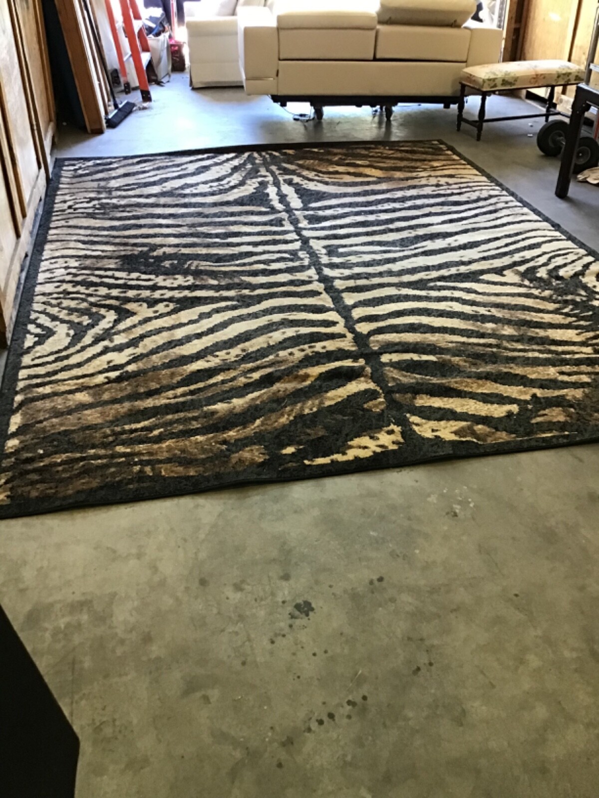 Mystique Contemporary Zebra Stripes Woven Rug 12.8FT x 9.8FT Needs Cleaning
