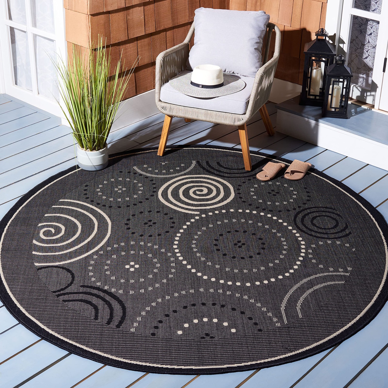 Washable Rug Outdoor Courtyard Collection – 7’10” Round, Black & Sand, Non-Sh…