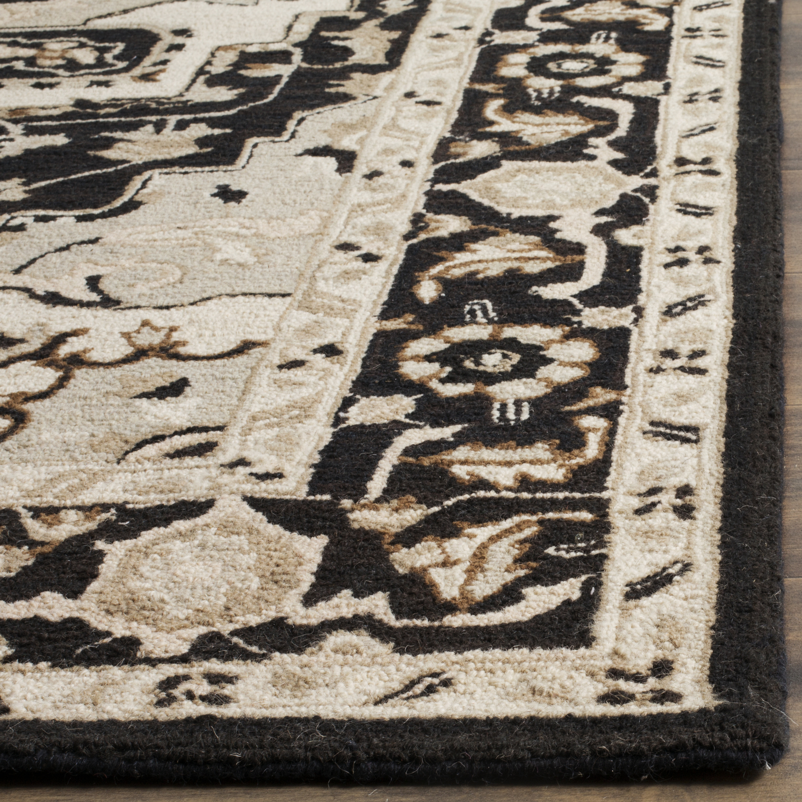 Safavieh Chelsea BLACK / NATURAL 3′-9″ X 5′-9″ Area Rug – HK709F-4