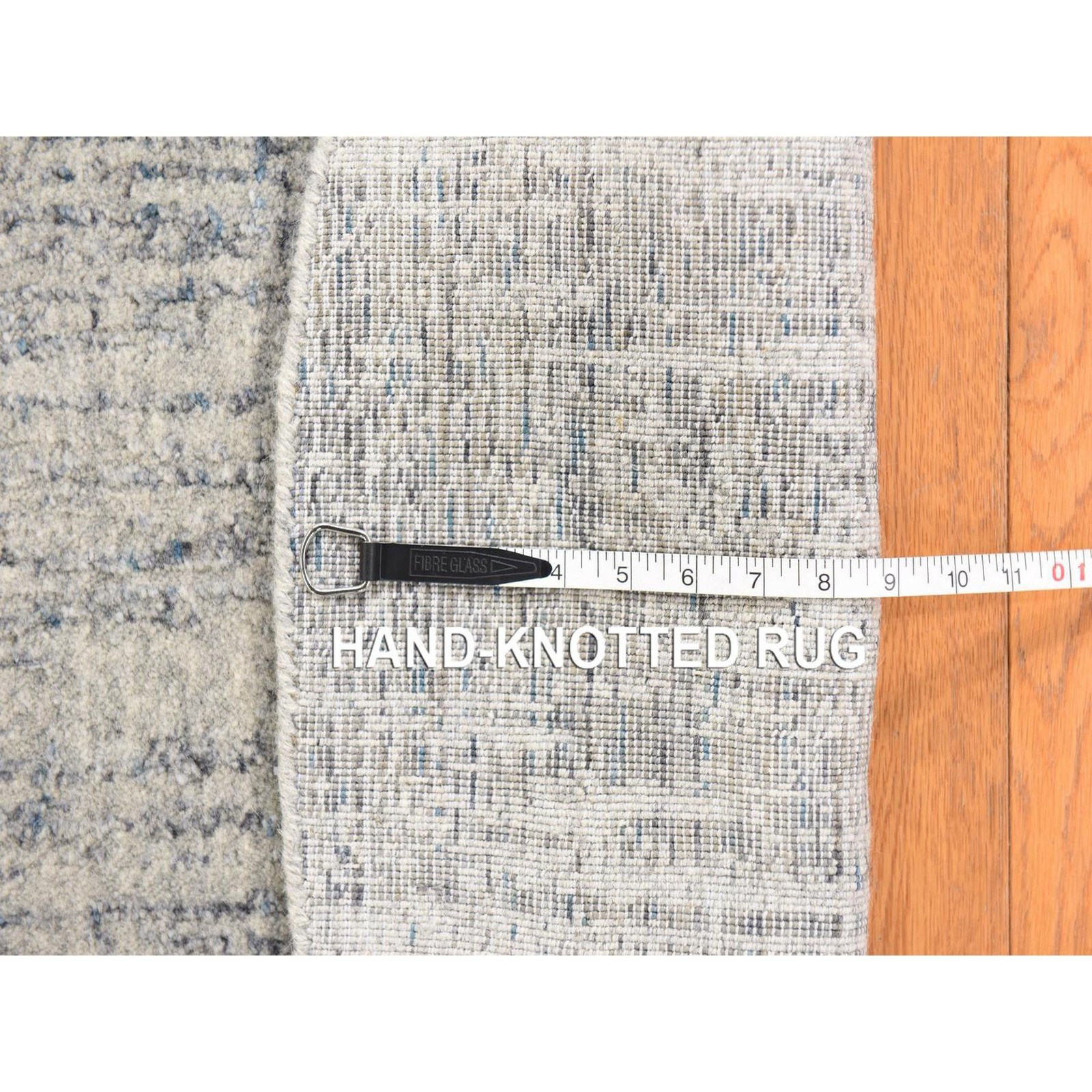 5’9″x5’9″ Gray Fine Jacquard Hand Loomed Modern Design Wool and Silk Round Rug