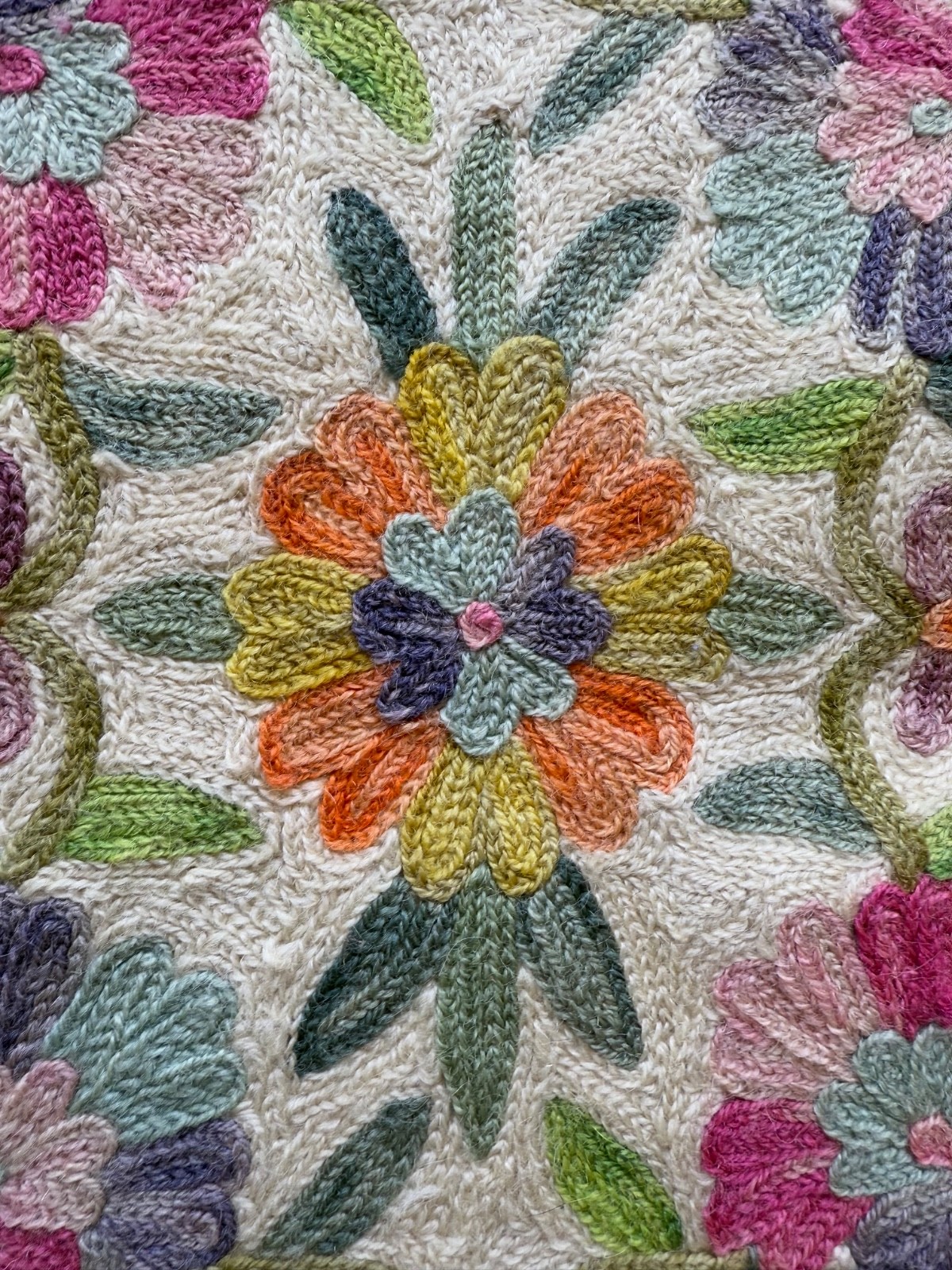 Vintage Fabulous Hand Wool Embroidered Kashmiri Chain Stitch Rug 171×117 Cm
