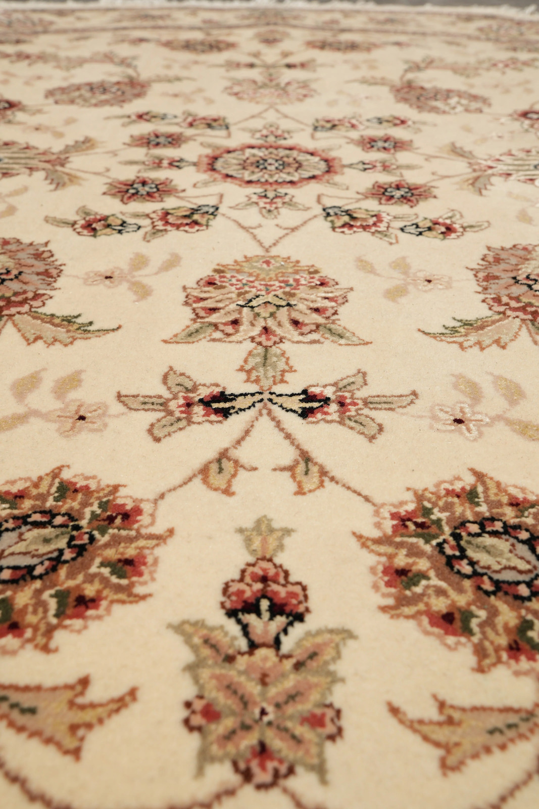 5 x 5 Round Wool Agra Round Contemporary Design Rug #F-4208
