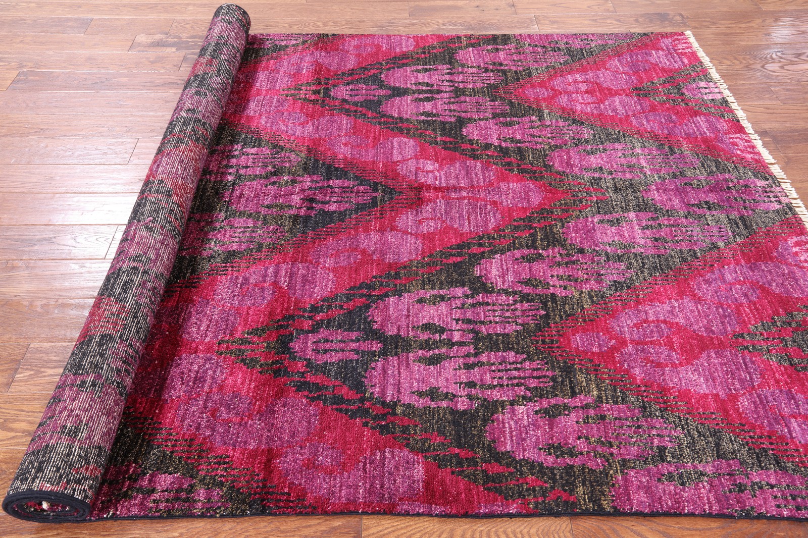 5′ 10″ X 8′ 10″ Ikat Hand Knotted Wool Area Rug – P6425