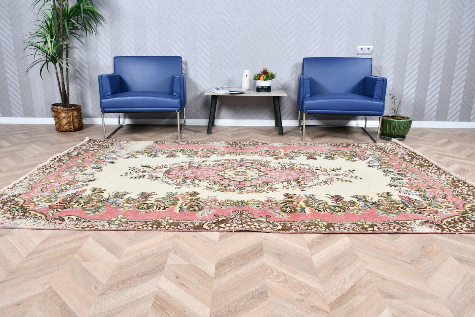 Turkish Vintage Large Rug 5,6×9,1 ft, Red White Camouflage Wool Rug