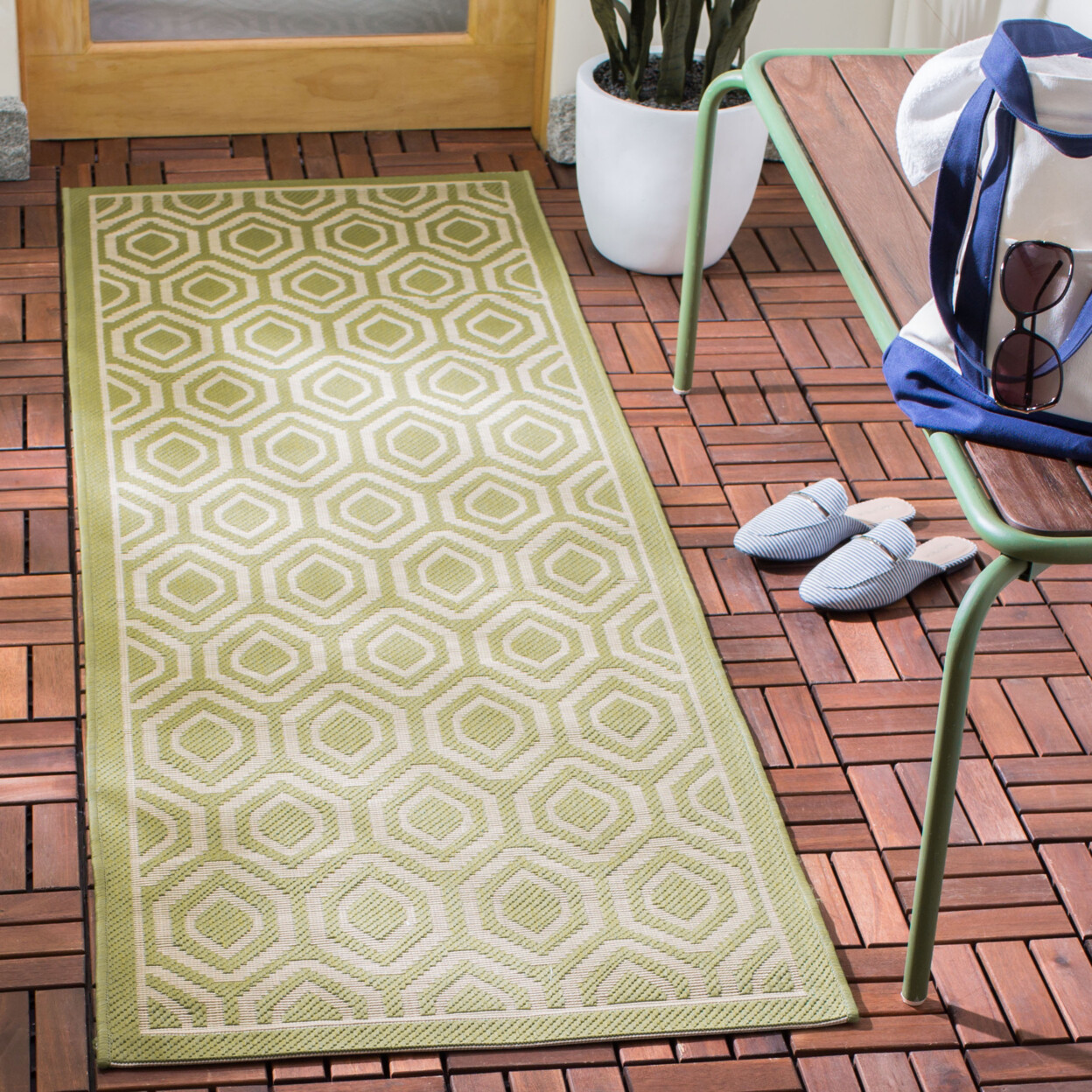 SAFAVIEH Indoor Outdoor CY6902-244 Courtyard Green / Beige Rug