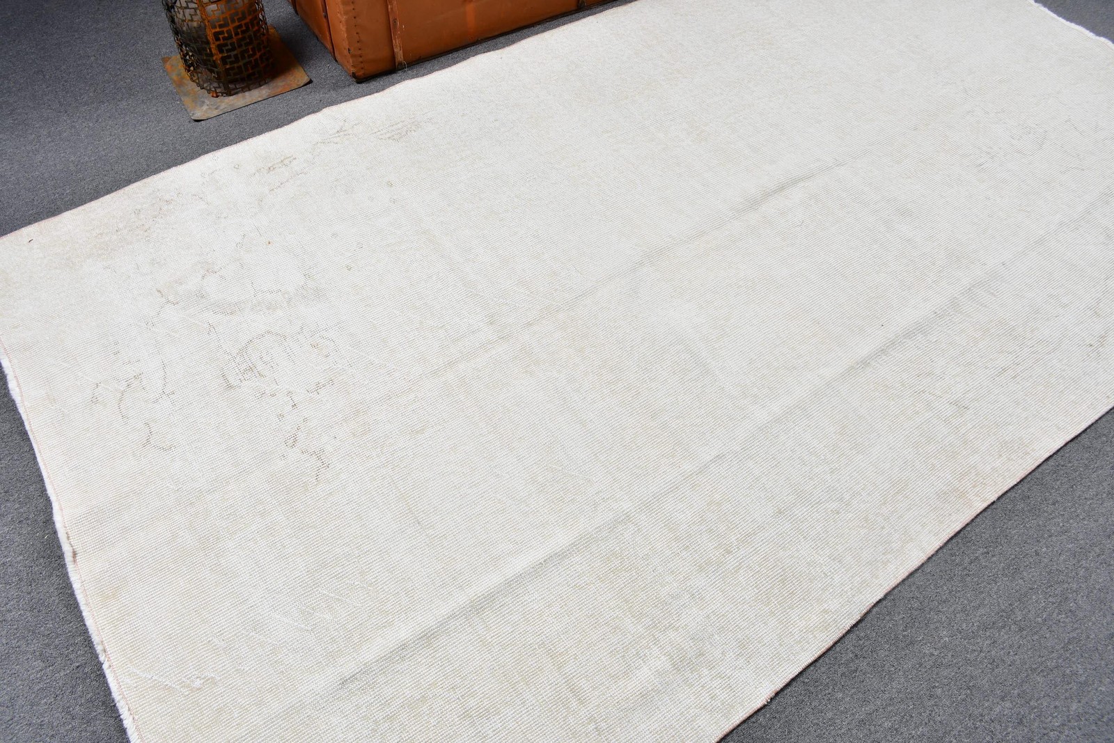 Turkish Vintage Rug, 5,1×9 ft Large Rug, White Gray Moroccan Wool Rug
