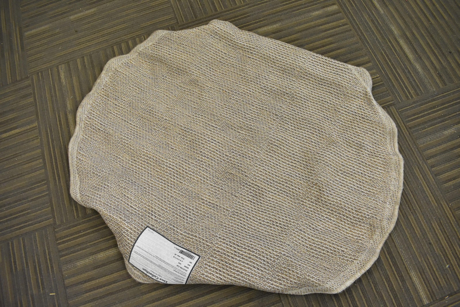 Flax Collection Area Rug 4′ Round Beige Woven Chevron Polypropylene Indoor