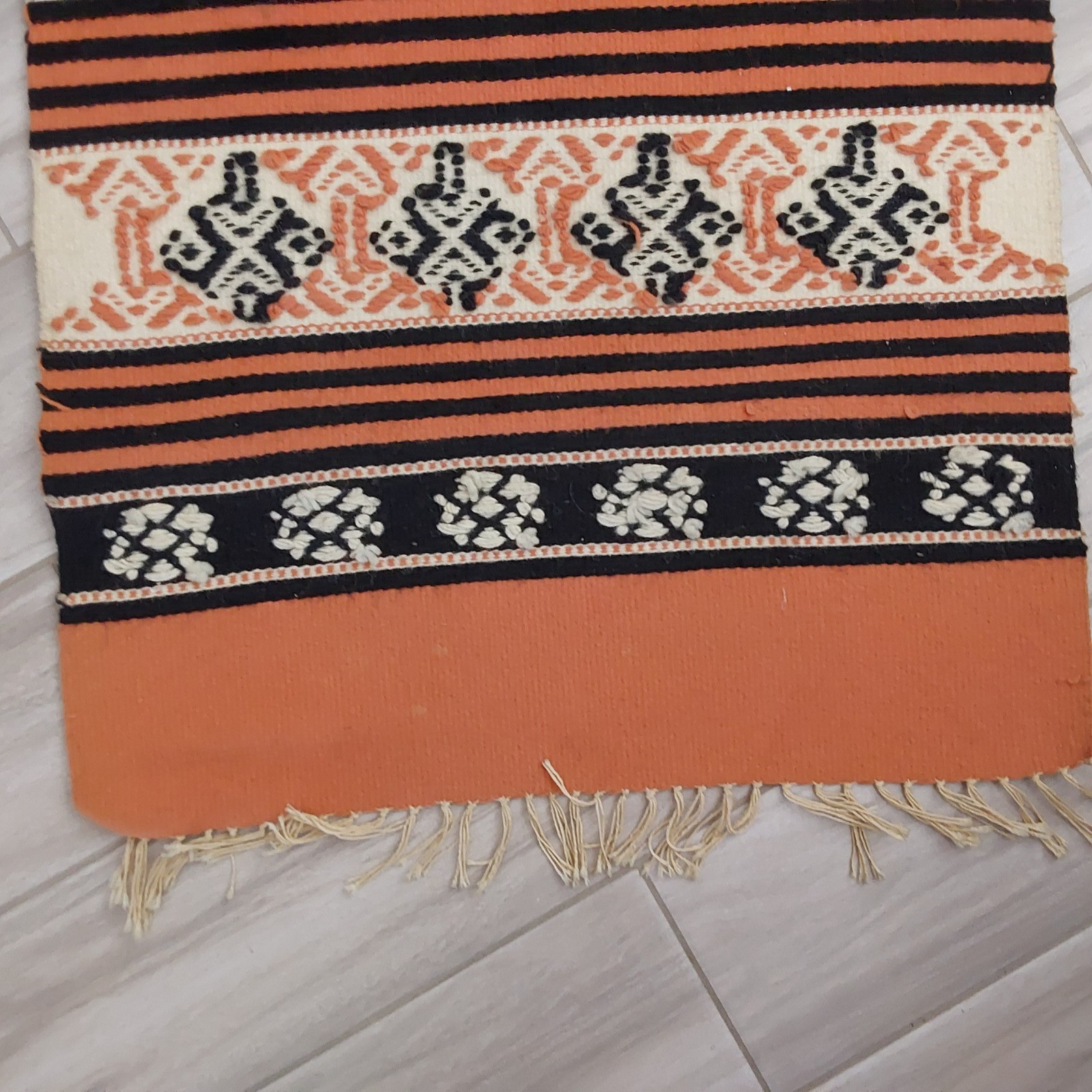 Multi Color Woven Wool Blend Fringed Rug. Size 52×22