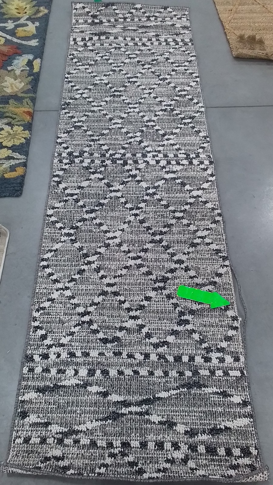 GREY/IVORY 2′-2″ x 8′-0″ Damaged Binding Rug Reduced Price 1172809004 GLB879F-28