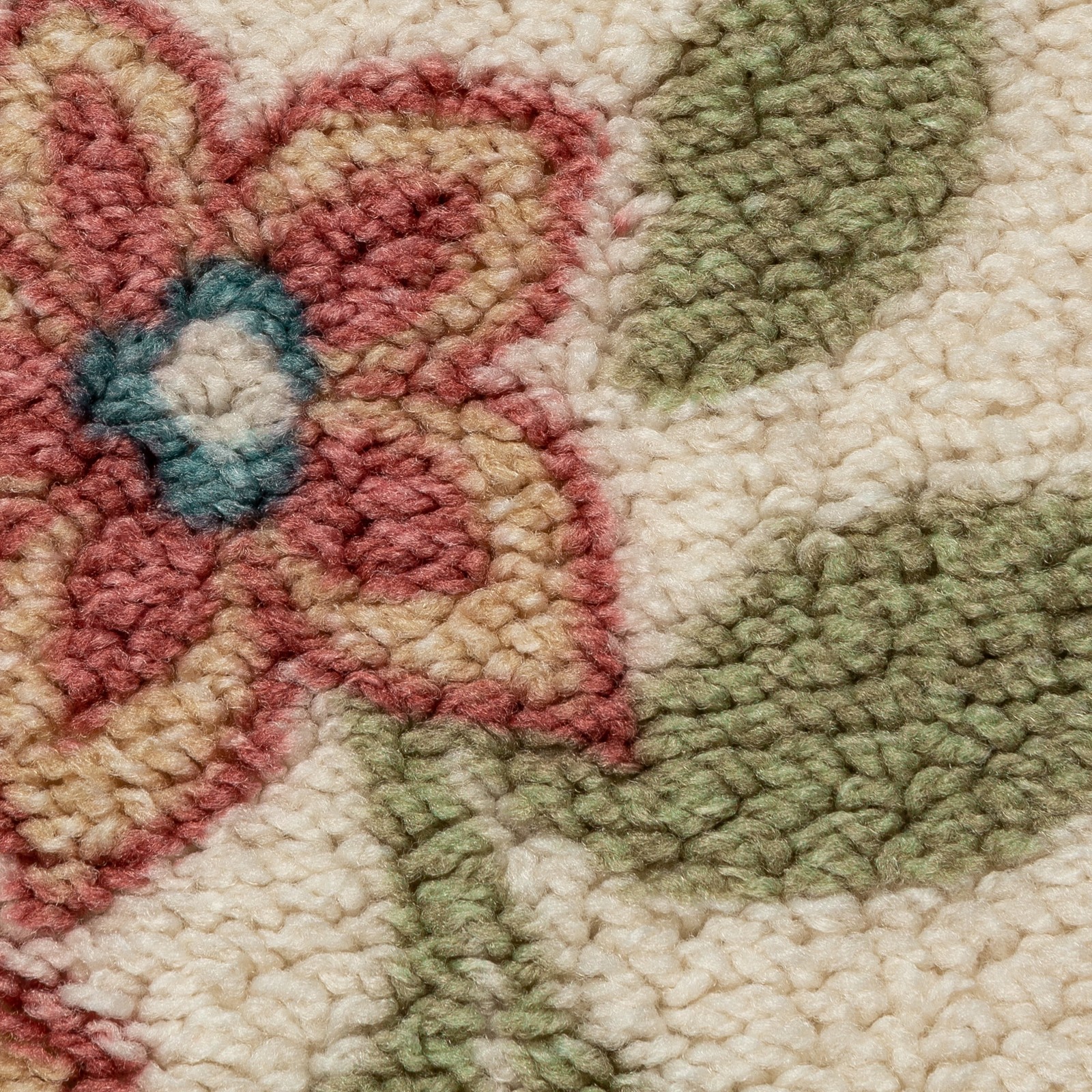 Farmhouse Oversized Floral Cream Indoor Accent Rug, 1’8″x2’10” Fast delivery