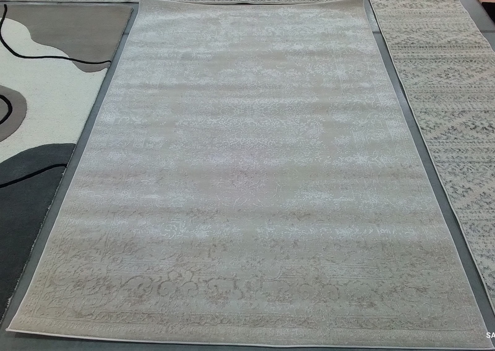 CREME / IVORY 5′-1″ x 7′-6″ Back Stain Rug, Reduced Price 1172784104 RFT664D-5