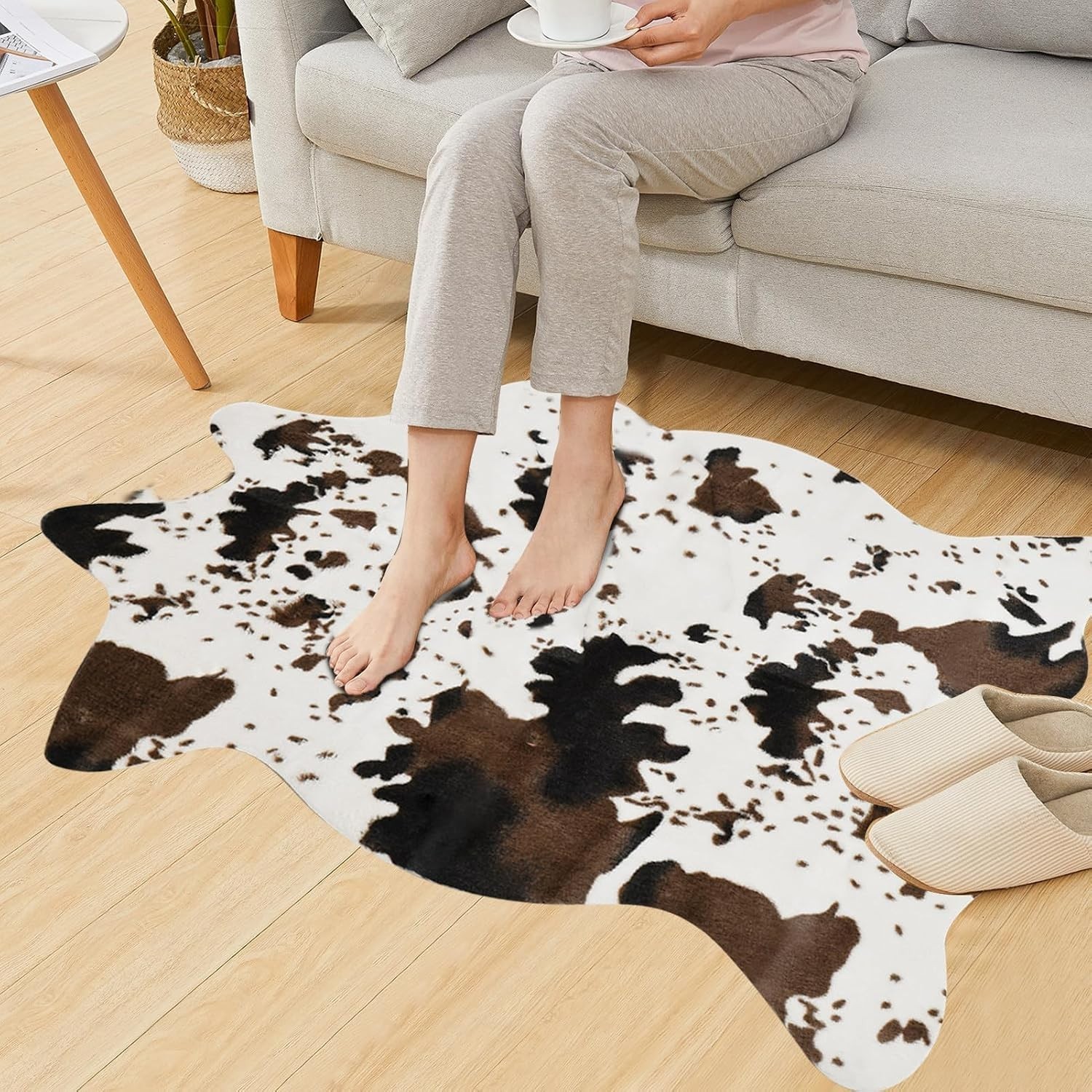 Luxury Cow Print Microfiber Rug 43×29.5 IN – Ideal for Entryway & Living Room