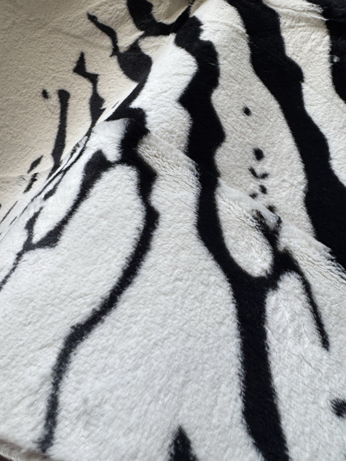 NEW SOFT Lux Big Zebra Area Rug 4.6 x 6 ft Faux Cowhide Fur ZOO Safari Wild Styl