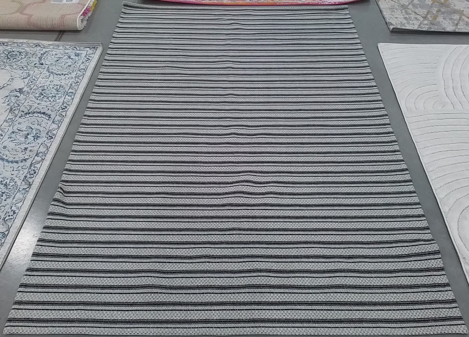 BLACK / LIGHT GREY 5′-0″ x 7′-7″ Flaw in Rug, Reduced Price 1172804583 AGT419H-5