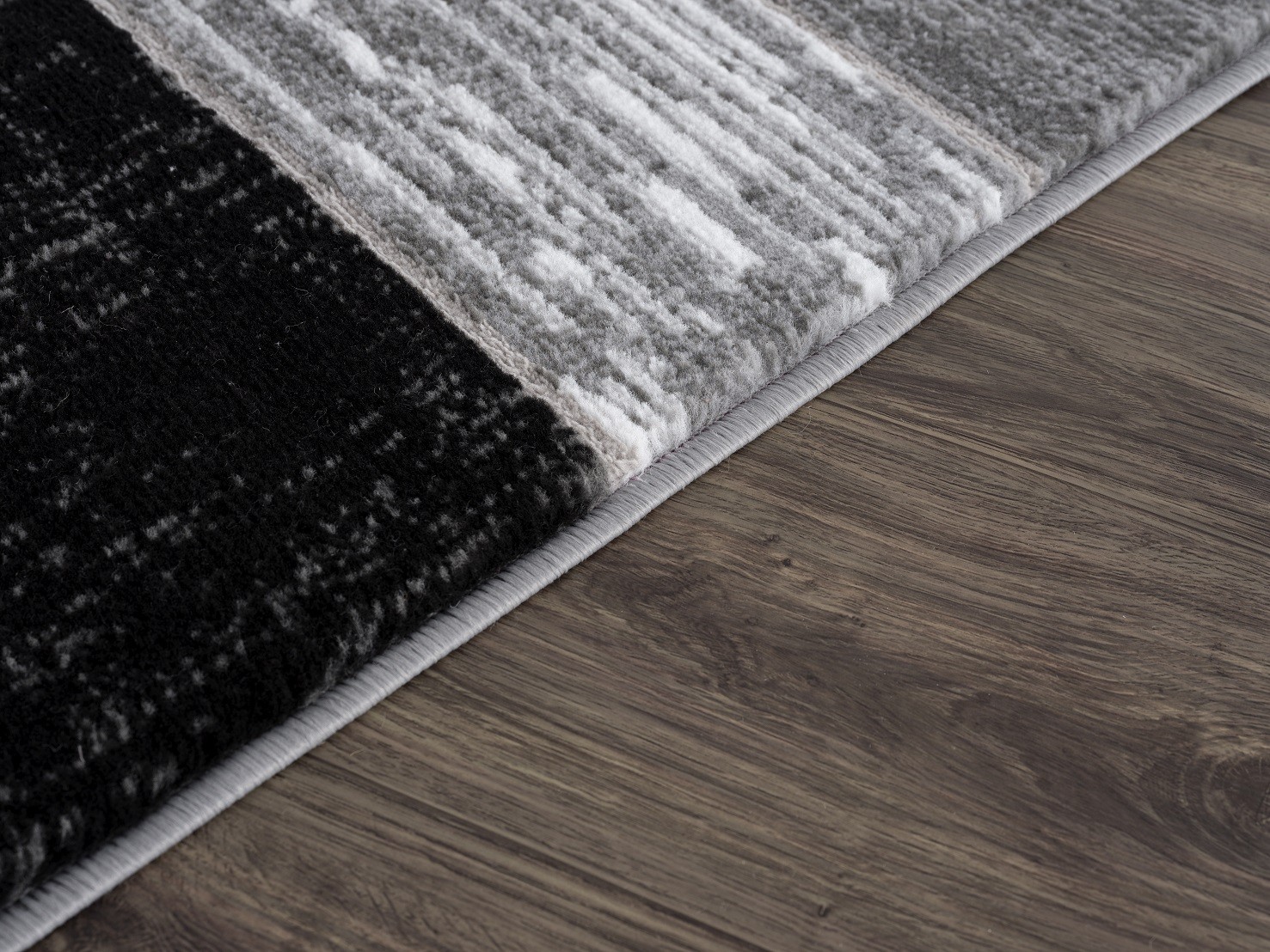 L’Baiet Verena Black Geometric 5 ft. x 7 ft. Fabric Area Rug