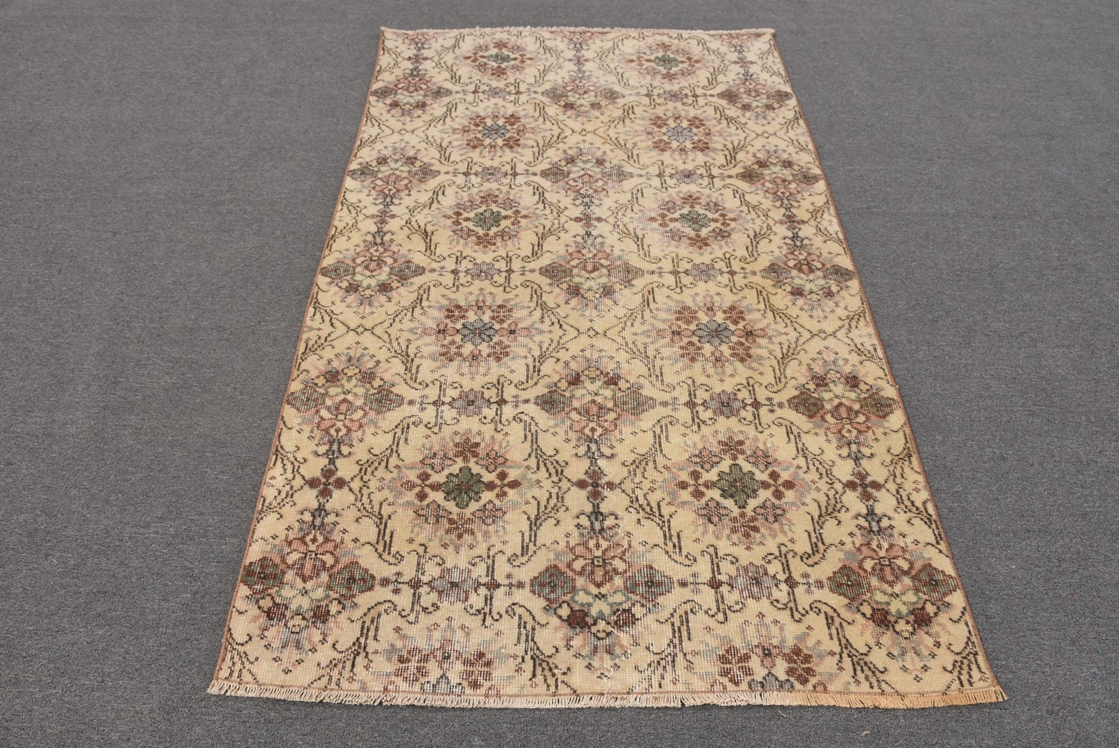 Vintage Area Rug 3,9×6,9 ft (119×210 cm), Turkish Brown Floral Rug