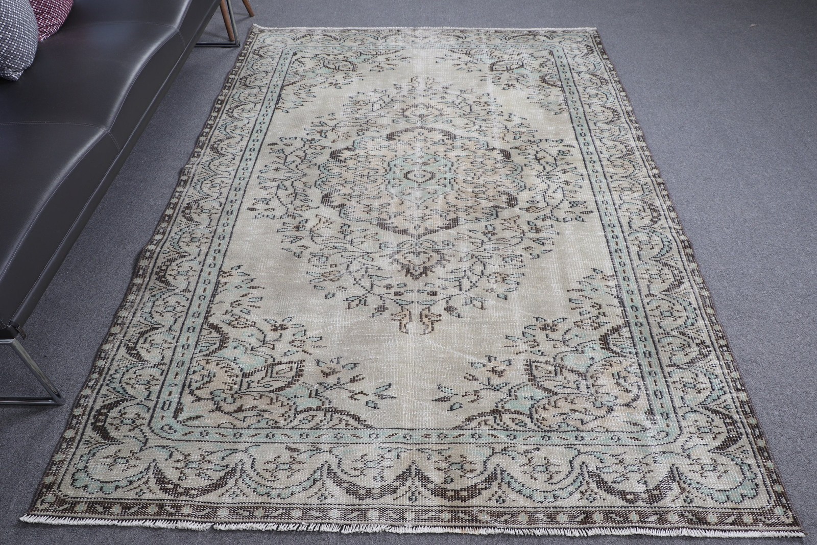 Vintage Turkish Large Rug 5,4×8 ft (164×244 cm), Brown Animal Print Rug Rug