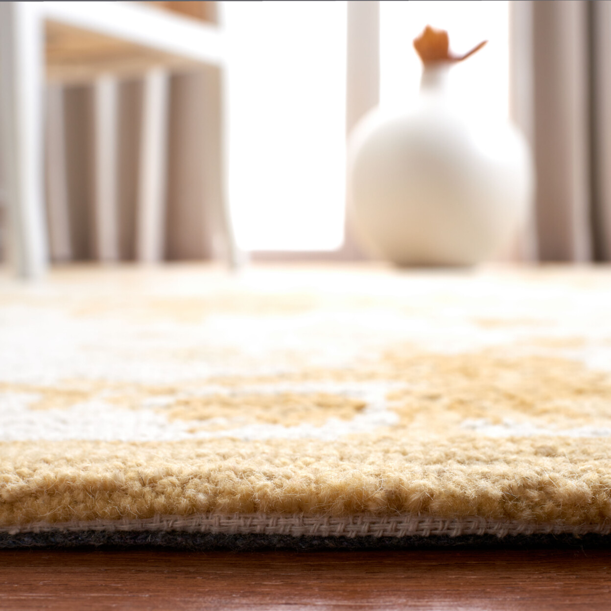 SAFAVIEH Chelsea HK250B Hand-hooked Ivory / Gold Rug
