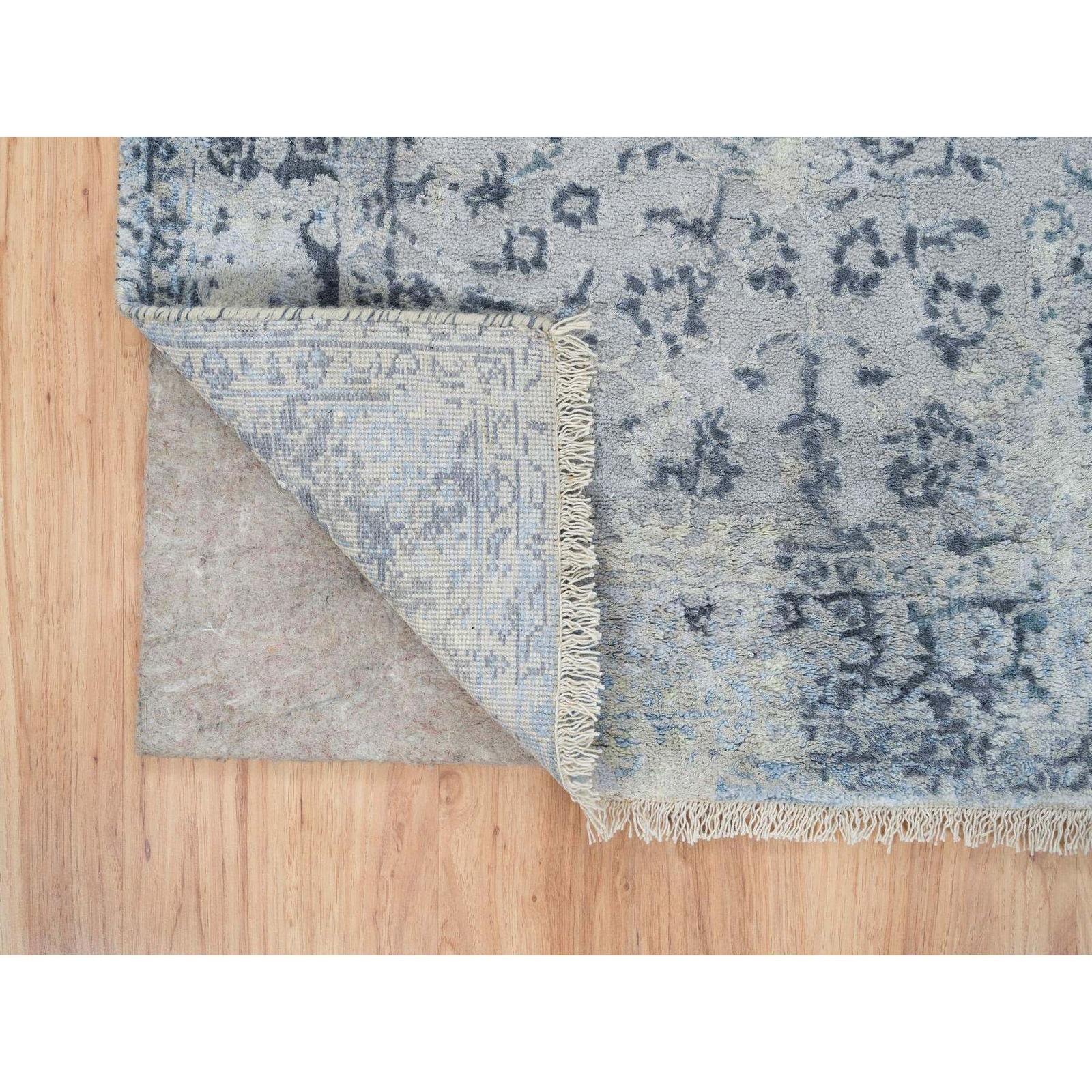 2’9″ x 7’8″ Gray Silk/Wool Hand Knotted Broken Kishoon Design Runner Rug R64829