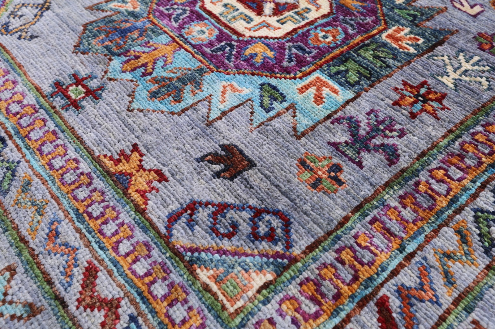 Fine Turkmen Hand-Knotted Wool Rug 5′ 5″ X 7′ 10″ – Q13998