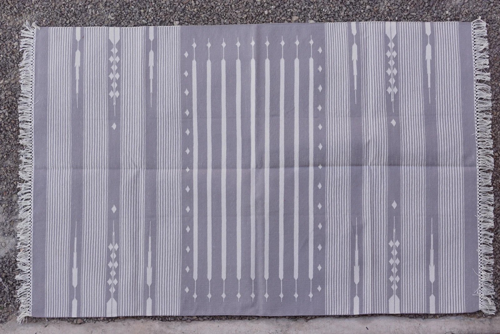 Rugmoda Cotton Grey White Geometric 4×6 ft Living Room Area Rug