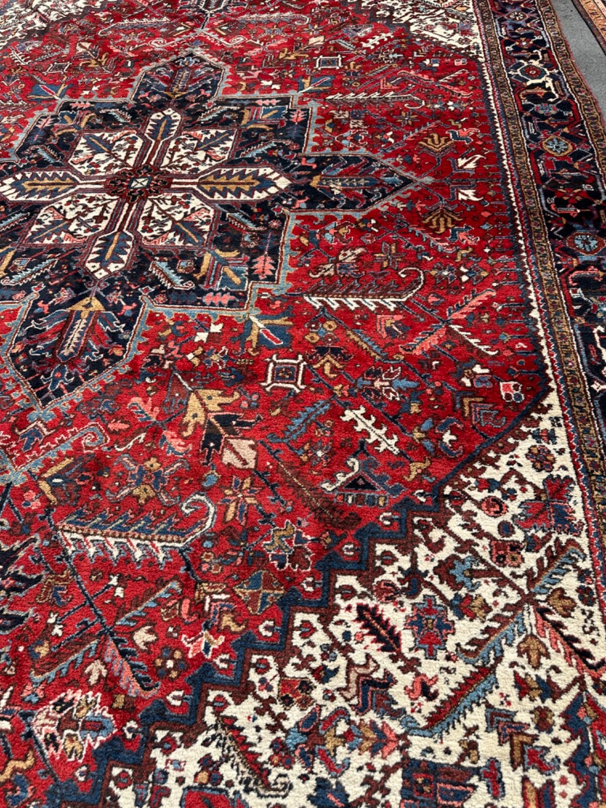Red/ Ivory Heriz Serapi palace size 11×19 Rug Handmade Oriental Carpet