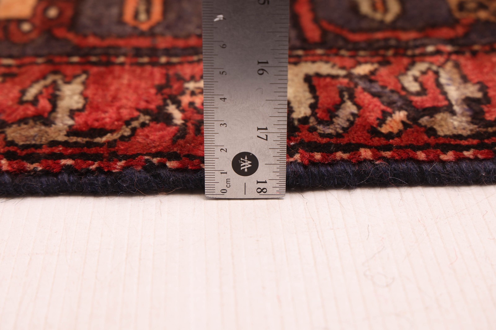 Vintage 4’5″ x 8’11” Traditional Hand Knotted Vegetable Dye Wool Area Rug