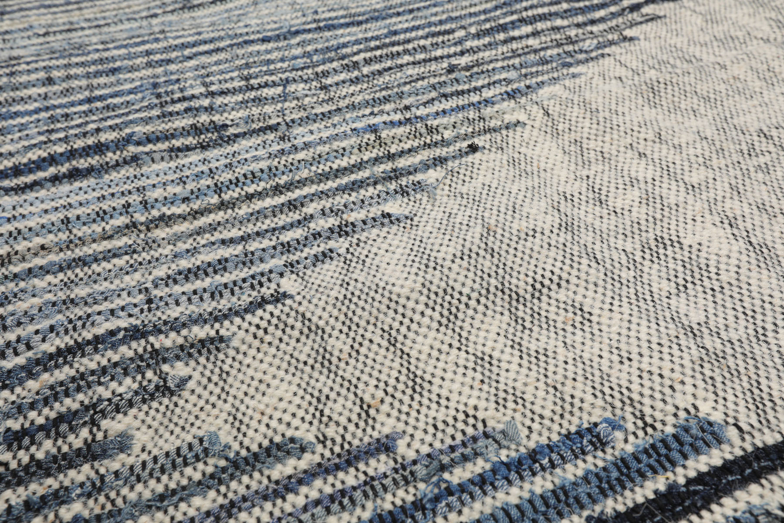 LoomBloom 5’3″ x 7’7″ Ivory Hand Woven Geometric Kilim Flat Weave Wool Area Rug