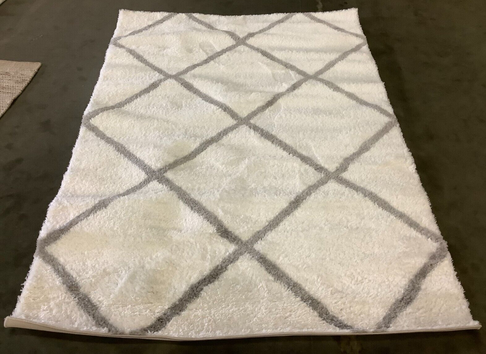 WHITE / GREY 5′ X 7′ Pressed pile Rug, Reduced Price 1172667269 THO676A-5