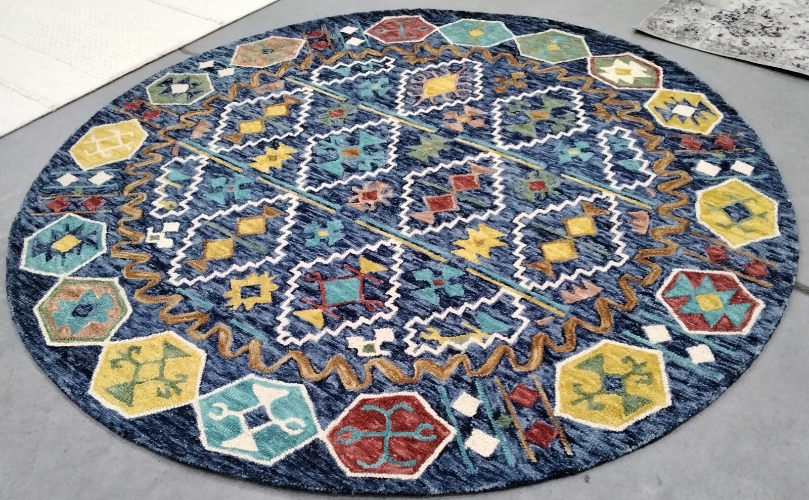 IVORY / BLACK 7′ X 7′ RD Flaw in Rug, Reduced Price 1172757919 APN517A-7R