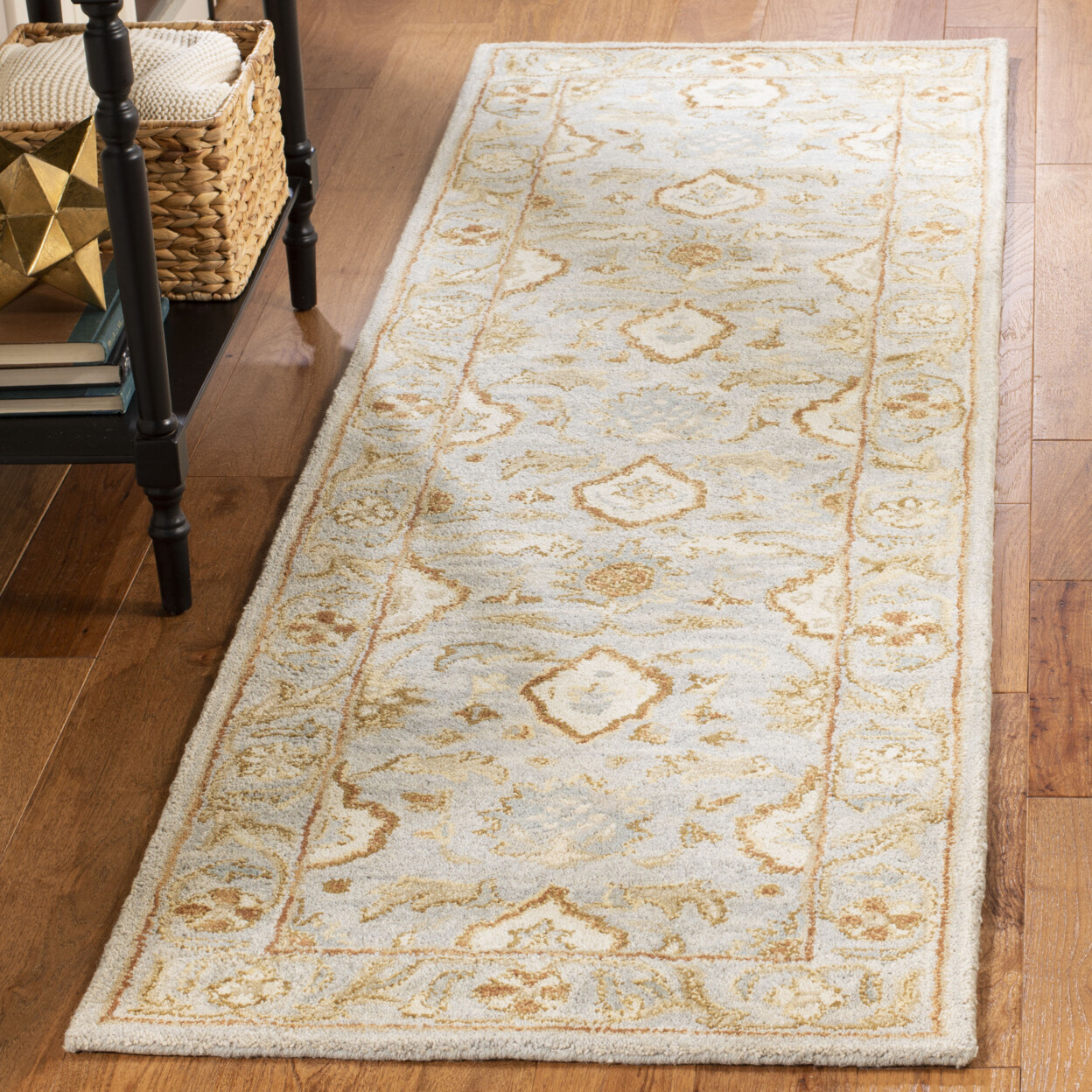 SAFAVIEH Antiquity AT60A Handmade Light Grey Rug