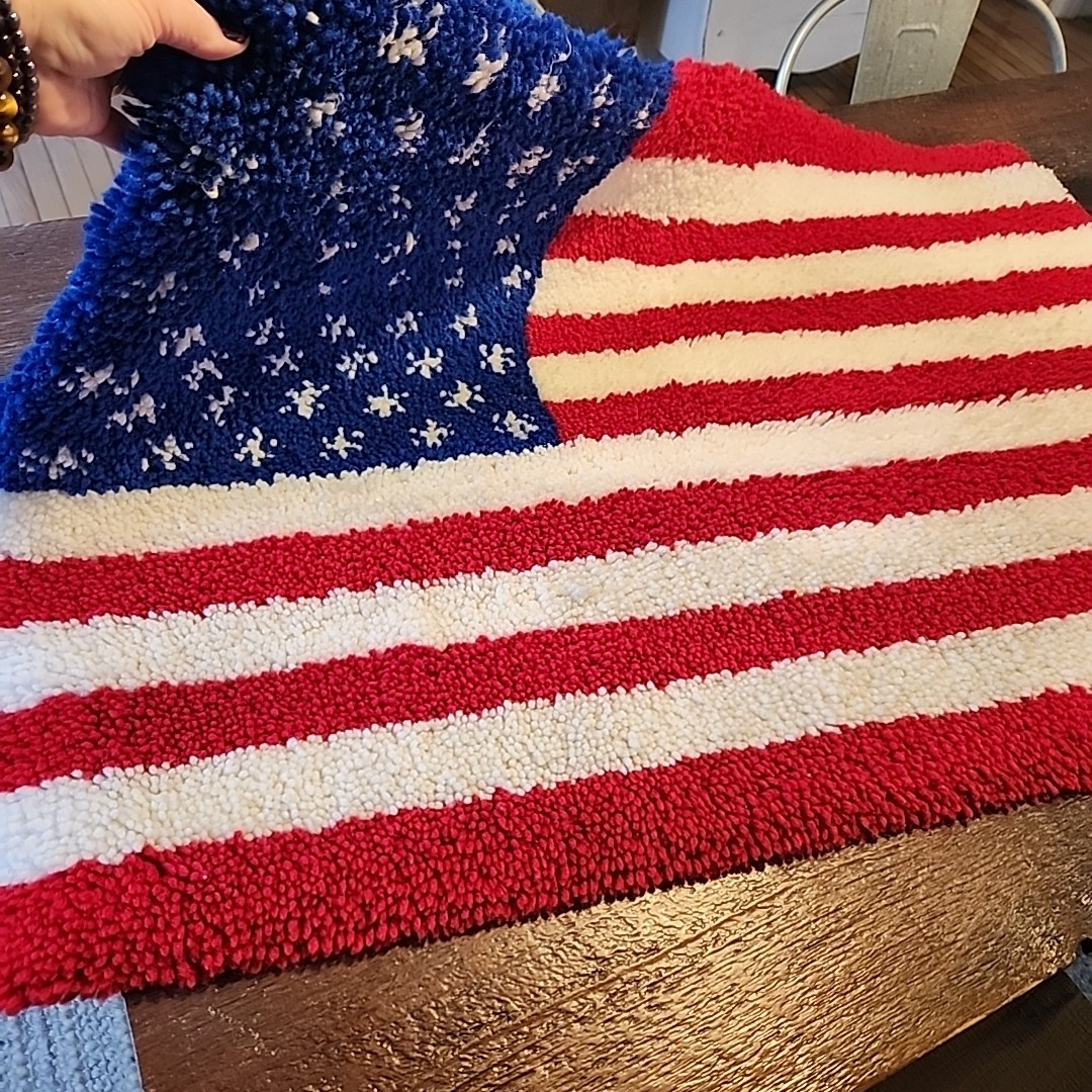 Hand Hooked American Flag Rug Wall Hanging USA Stars & Stripes 42″ x 27″ Vintage