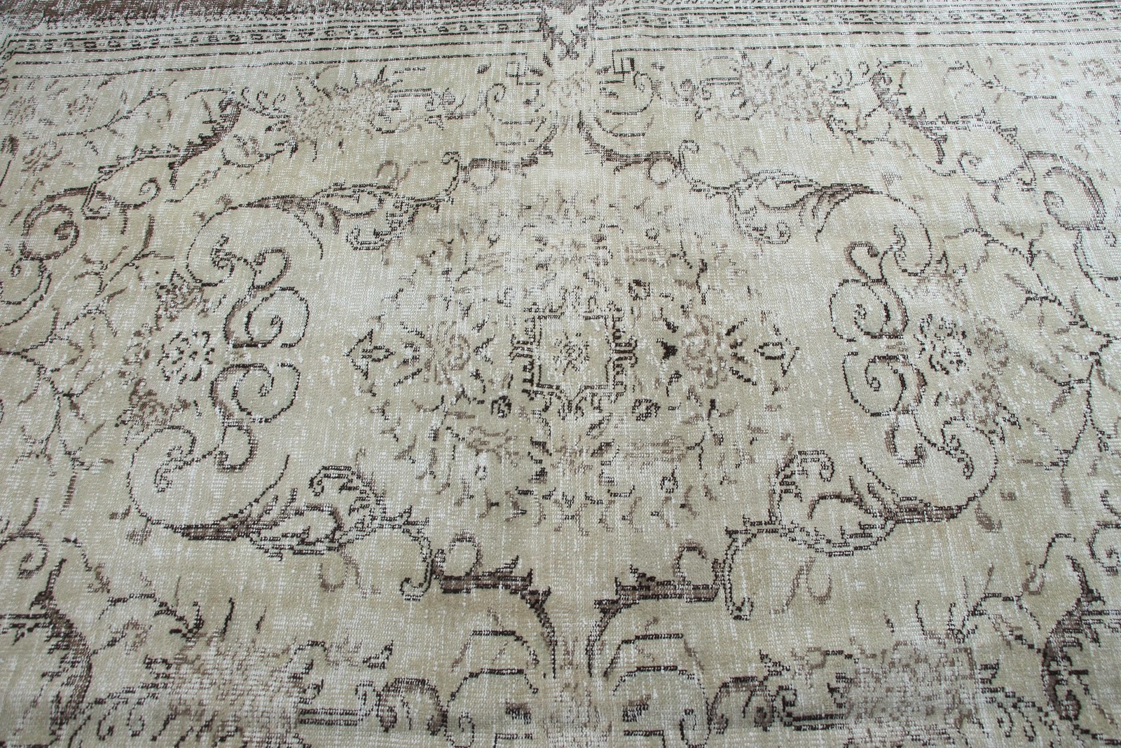 Vintage Rug, 6×8,6 ft Turkish Rug, White Brown Camouflage Wool Rug