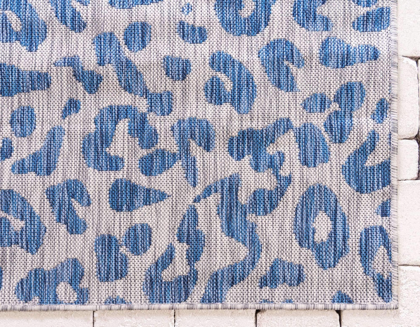Outdoor Safari Collection Area Rug – Leopard (2′ x 6′ 1″ Runner, Blue/ Gray)