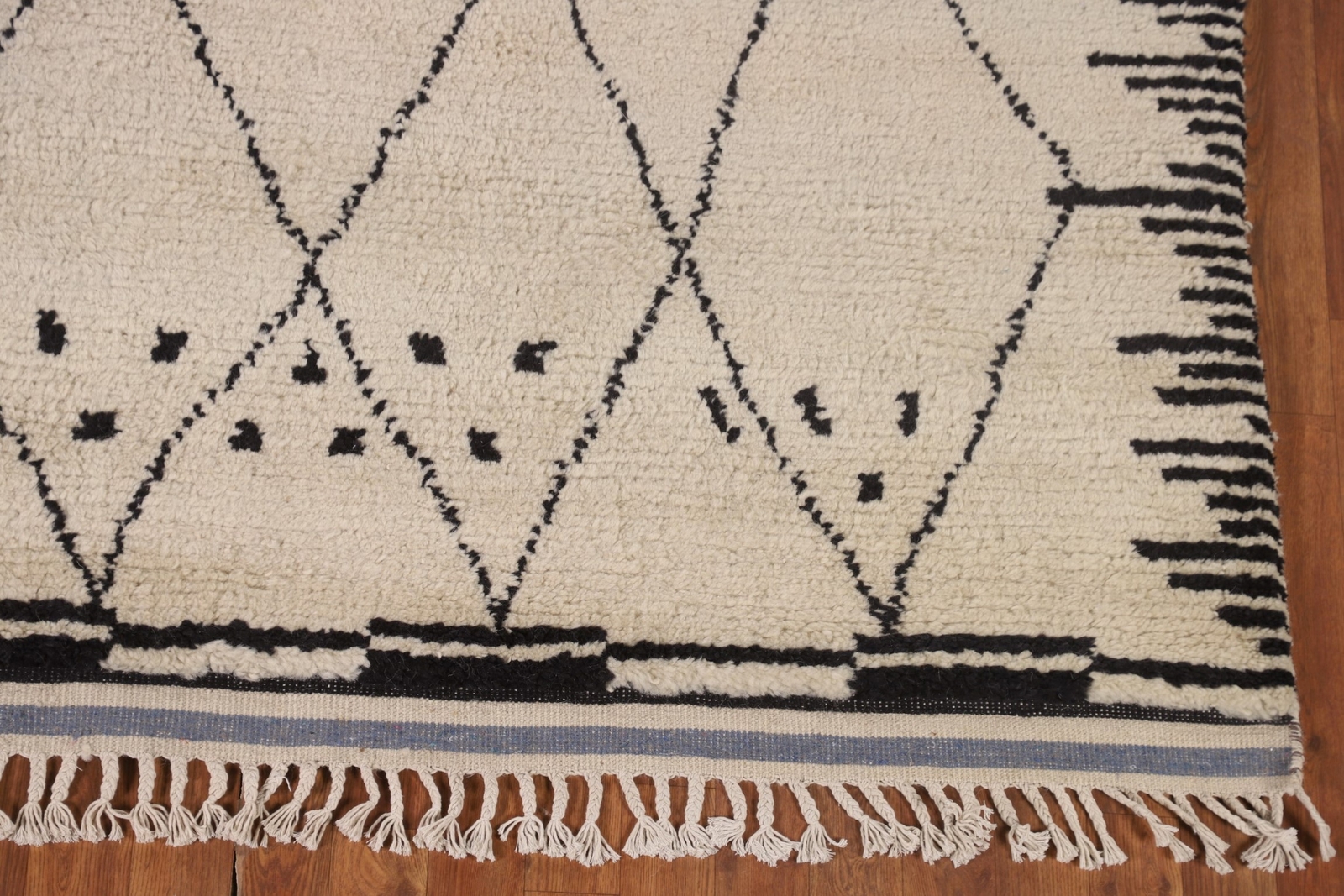 Nomadic Moroccan 8×10 ft. Ivory/ Black Area Rug Hand-Knotted Wool Carpet
