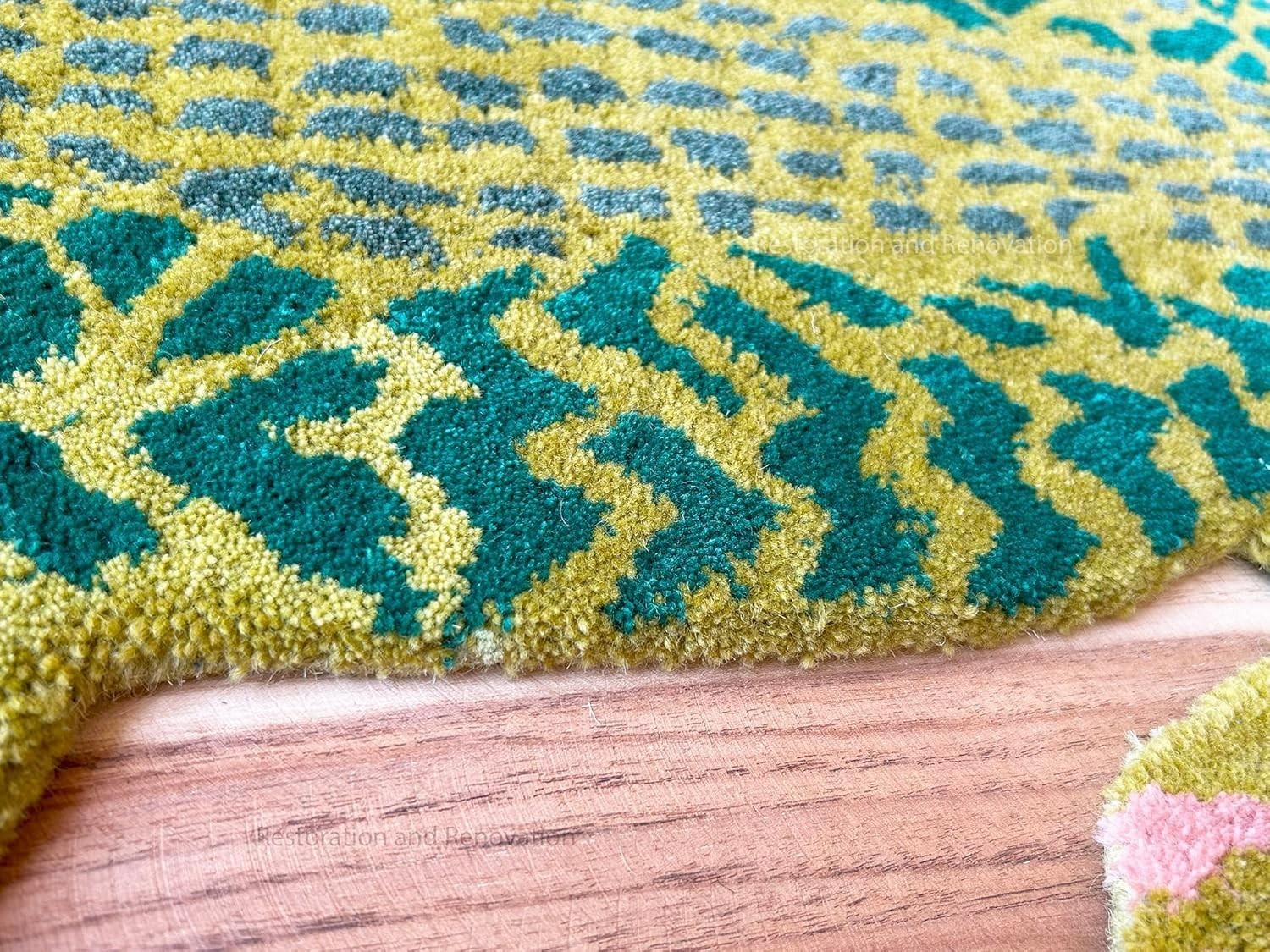 Crocodile Wool Area Rug – Handmade 100% Wool with Realistic Animal Print Design
